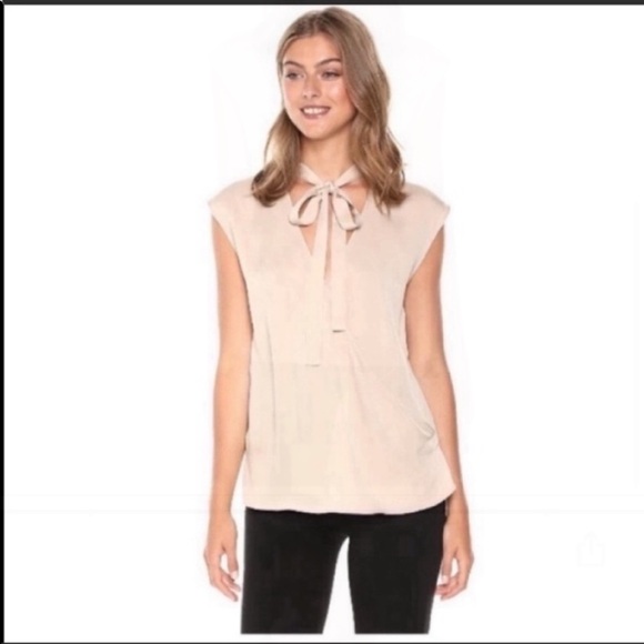 Theory Women's Sleeveless Relaxed Wrap Vneck Top
Silk NWT! sold out ! Exclusive - Picture 4 of 10
